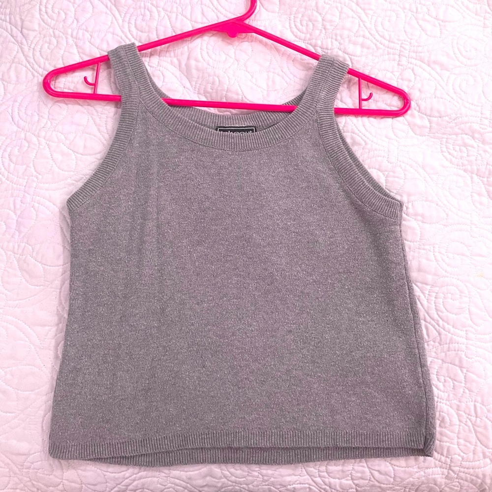 OFFERS OPEN! 3/$20! Women’s medium Takeout Silver Gray Knit Tank Top